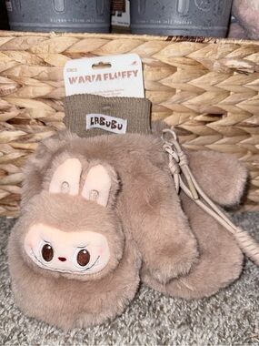 POP LAND THE MONSTERS LABUBU Warm Fluffy Holiday Plush Gloves Authentic